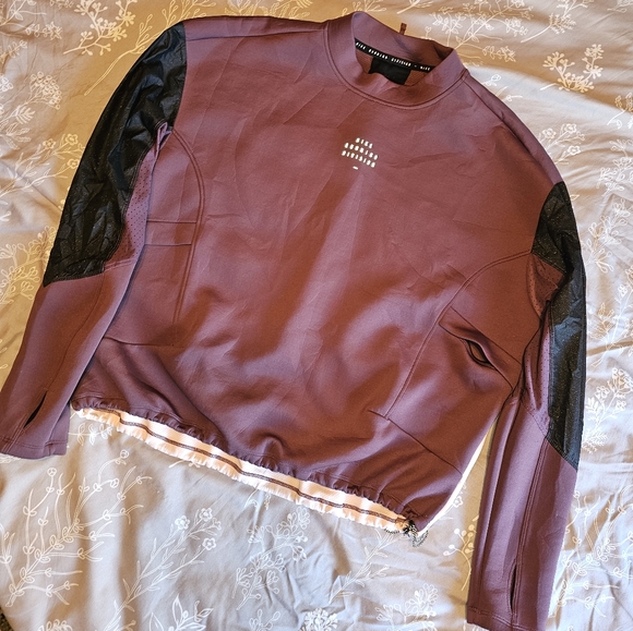 NikeWomen's Dri-FIT Run Division Top - Picture 3 of 7